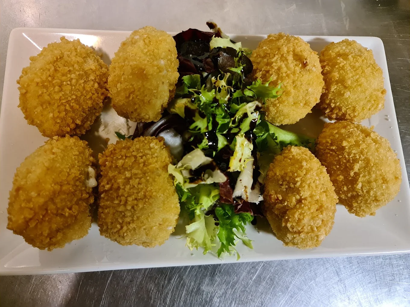 Surtido de croquetas caseras de El Chigrín en Granada